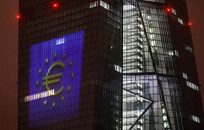 ECB, enflasyon düşmezse üçüncü çeyrekte varlık alımlarını bitirecek