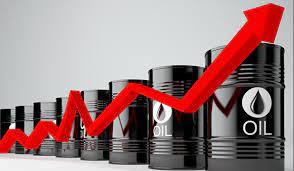 Petrol fiyatları son on yılın en yüksek düzeyine yükseldi