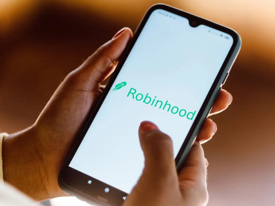 Yatırımcılar Kazan Kaldırdı: Robinhood Bu Altcoin’i Listeleyecek Mi?