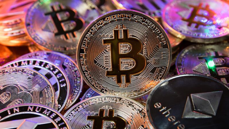 Bitcoin, SHIB Sert Düştü: Bu 2 Olay Çöküşü Derinleştirebilir!